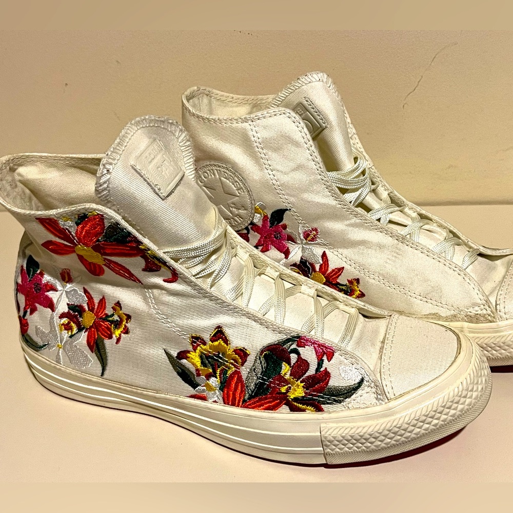 Converse PatBo  size 8 Embroidered